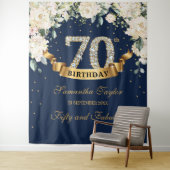 Marine goud groen bloemstuk 70e verjaardag achterg wandkleed (In situ)