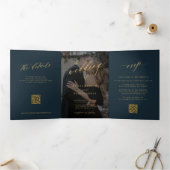 Marine gouden script QR code RSVP foto bruiloft Drieluik Uitnodiging (Binnen)