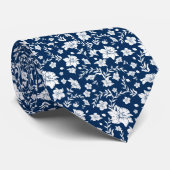 Marineachtergrond Witte bloemenall-over-print Sokk Stropdas (Opgerold)