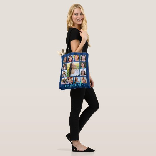 Marineblauw Afstuderen K-12 13 Fotocollage Script Tote Bag (Op model)