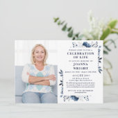 Marineblauw Bloemen Viering van het Leven Uitvaart Kaart (Staand voorkant)