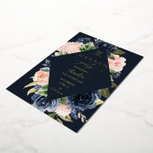 Marineblauw & Blush Roze Bloemen Graduation Party  Folie Uitnodiging (Gedraaid)