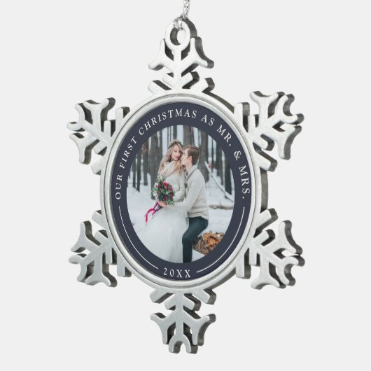 Marineblauw | Eerste kerstfoto met huwelijk Tin Sneeuwvlok Ornament (Rechts)