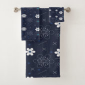 Marineblauw & Elegant Modern retro Bloemen Bad Handdoek (Insitu)