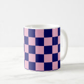 Marineblauw en lichtroze ruitjespatroon koffiemok (Voorkant rechts)