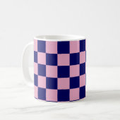 Marineblauw en lichtroze ruitjespatroon koffiemok (Voorkant links)