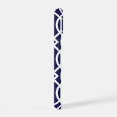 Marineblauw en Roze Traliewerk Monogram iPhone 15 Case (Rechterkant)