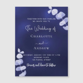 Marineblauw eucalyptus luxe bruiloft magnetische uitnodiging (Voorkant)