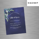Marineblauw groen luxe verjaardag magnetische uitnodiging<br><div class="desc">Een marineblauwe achtergrond,  versierd met groen. De kleur van het blauw is ongelijk. Personaliseer en voeg jouw namen en feestdetails toe.</div>