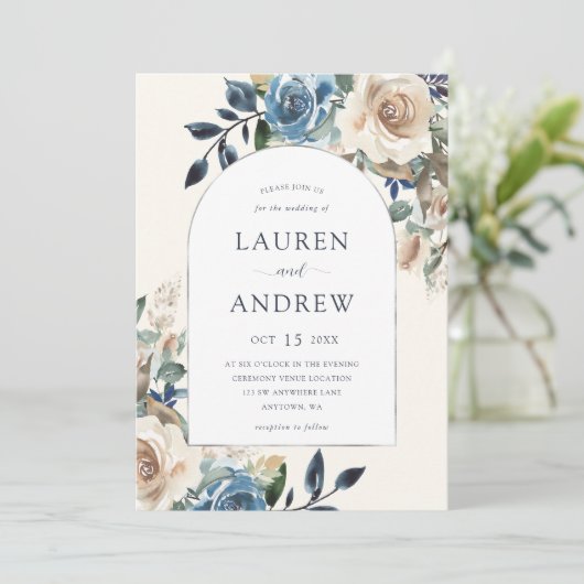 Marineblauw Ivoor Bloemen Zilveren Boog Bruiloft Kaart (Staand voorkant)