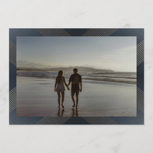 marineblauw klassieker deco goudmonogram foto save the date (Achterkant)