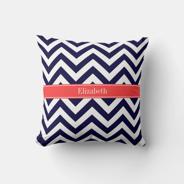 Marineblauw Lg Chevron Koraalrood Naam Monogram Kussen (Voorkant)