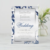 Marineblauw marmer, zilver & wit satijn uitnodigin kaart (Staand voorkant)