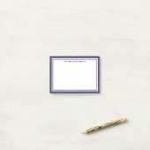 Marineblauw Minimalistisch Monogram Post-it® Notes (Op bureau)