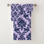 Marineblauw op lavendel  floral damask bad handdoek (Insitu)