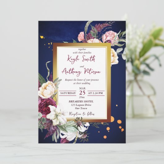 Marineblauw rozen witte lly bruiloft kaart (Staand voorkant)