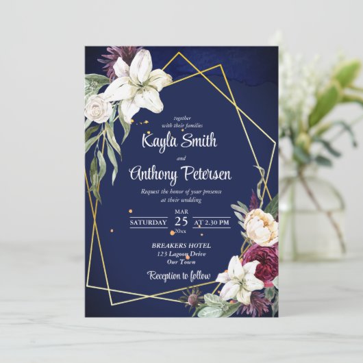 Marineblauw rozen witte lly bruiloft kaart (Staand voorkant)