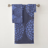 Marineblauw Scandi Modern Abstract Bloemen Bad Handdoek (Insitu)