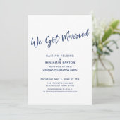 Marineblauw We Zijn Getrouwd Moderne ontvangst-all Kaart (Staand voorkant)