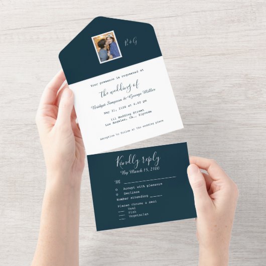 marineblauw wit kustpaar foto monogram all in one uitnodiging (Afscheurbaar)