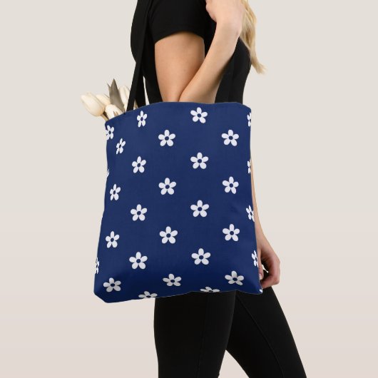 Marineblauw & Witte Bloemmotief Tote Bag (Dichtbij)