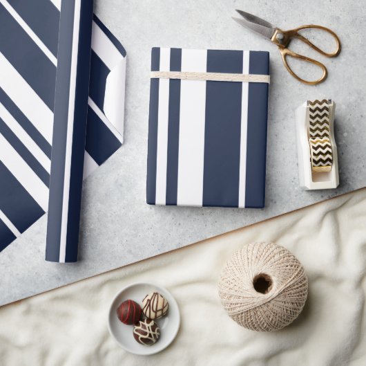 Marineblauw Witte Strepen Modern Cadeaupapier (Crafts)