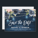 Marineblauwe bloem snoer licht Save the Date<br><div class="desc">Waterverf marineblauw roze roestiek landelijke stijl chic bloemendesign met slingerlichtjes en weckpotten save the date uitnodigingskaart sjabloon met saliegroene botanische gebladerte en eucalyptusbladeren op houten achtergrond. Dit mooie, makkelijk aan te passen ontwerp kan eenvoudig worden afgestemd op uw huwelijks kleuren, stijlen en thema en is een perfecte keuze voor herfst-,...</div>