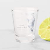 Marineblauwe Bloemachtige Bruidsdouche Shot Glas (Achterkant)