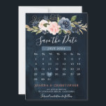 Marineblauwe Blush Roze Roos Boho Kalender Save The Date<br><div class="desc">Klik op de "Klik om verder aan te passen" link om het hart naar de datum te verplaatsen die je nodig hebt. Neem contact met me op voor hulp bij het aanpassen. Mooie bloemige boho bruiloft kalenderkaart bevat handgeschilderde waterverf bloemige graphics / rozen in rijke tinten marineblauw en blush roze...</div>