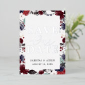 Marineblauwe bordeauxrode bloemige trouw 'Save The Folie Uitnodiging (Staand Voorkant)