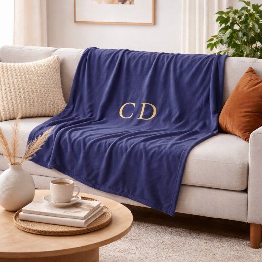 Marineblauwe gouden geborduurde initialen luxe fleece deken