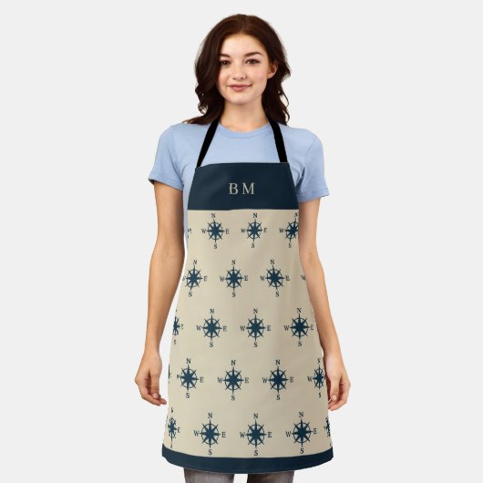 marineblauwe kompas & Monogram Beige kusthuis Schort (Gedragen)
