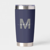 Marineblauwe naammonogram geïsoleerde drinkbeker (Achterkant)