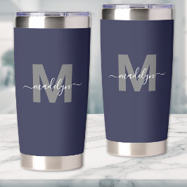 Marineblauwe naammonogram geïsoleerde drinkbeker