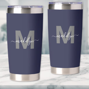 Marineblauwe naammonogram geïsoleerde drinkbeker