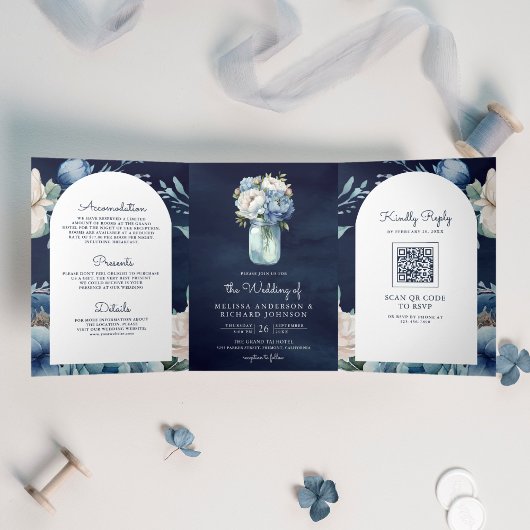 Marineblauwe Pioen Mason Jar QR Code Bruiloft Drieluik Uitnodiging