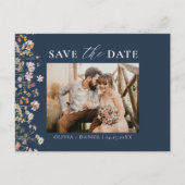 Marineblauwe QR-code Wilde Bloem Bruiloft Aankondigingskaart (Voorkant)