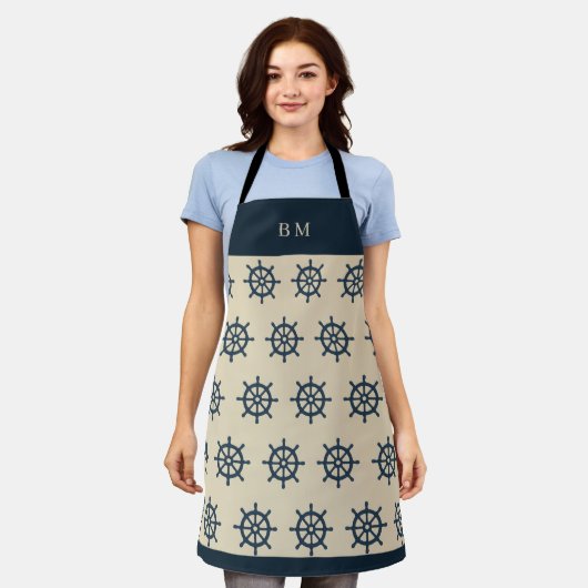 marineblauwe scheepswiel & Monogram Beige Kusthuis Schort (Gedragen)