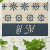 marineblauwe scheepswiel & Monogram Beige Kusthuis Theedoek (Gevouwen)