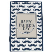 Marineblauwe Snor Patroon Gelukkige Vaderdag Medium Cadeauzakje (Voorkant)