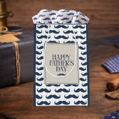 Marineblauwe Snor Patroon Gelukkige Vaderdag Medium Cadeauzakje