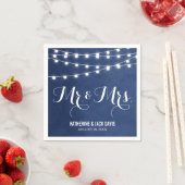 Marineblauwe String Lights Bruiloft Monogram Servet (Insitu)