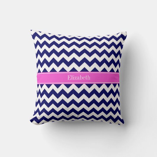 Marineblauwe Witte Chevron Heet Roze Naam Monogram Kussen (Voorkant)