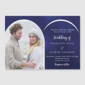 Marineblauwe witte foto-boog bruiloft magnetische uitnodiging (Voorkant)