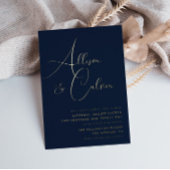 marinebruiloft en goudkalligrafie folie uitnodiging