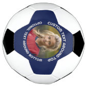 Marinegrens met foto en tekst rond een cirkel voetbal (Gedraaid)