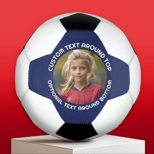 Marinegrens met foto en tekst rond een cirkel voetbal