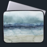 Mariner's Mist - Shoreline Laptop Sleeve<br><div class="desc">Mariner's Mist I van Grace Popp. Met een kustlijn met inktblauwe tinten en tinten en een wazige hemel.</div>