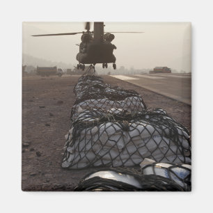 Marines bevestigen slingerbelastingen magneet