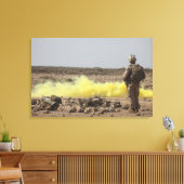 Marines bieden zekerheid canvas afdruk (Insitu (Woonkamer))